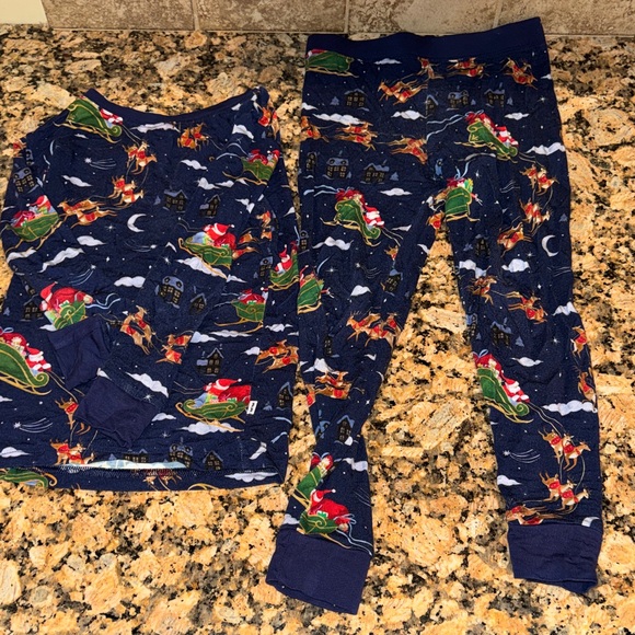 Little sleepies Christmas bundle in size 4T - Picture 4 of 5